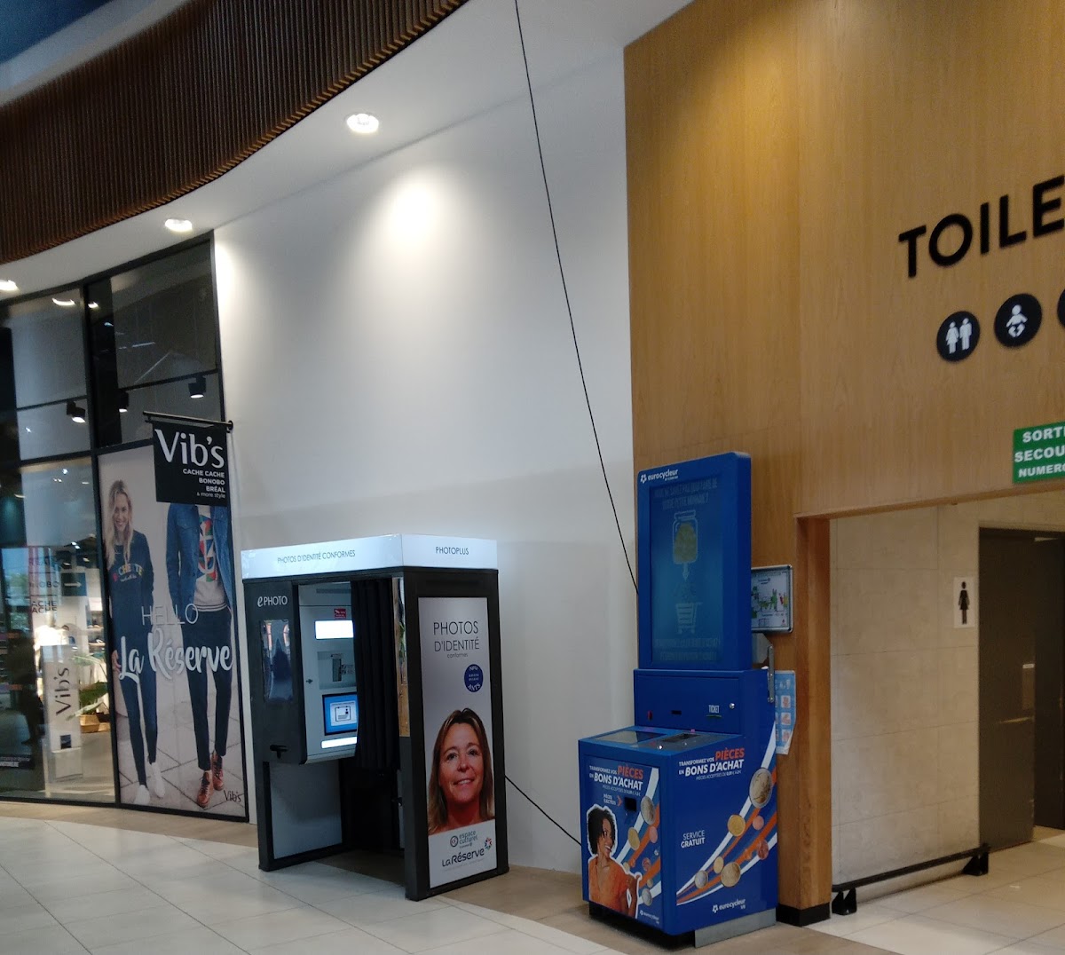 Photoplus CENTRE COMMERCIAL LA RESERVE